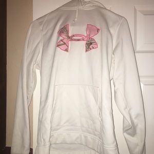 Realtree Pink Camo UnderArmor Sweatshirt! 🍂